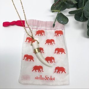 Stella & Dot Jewelry - Stella & Dot Sahara Horn Pendant Necklace Gold Stella & Dot Jewelry - Stella & Dot Sahara Horn Pendant Necklace Gold